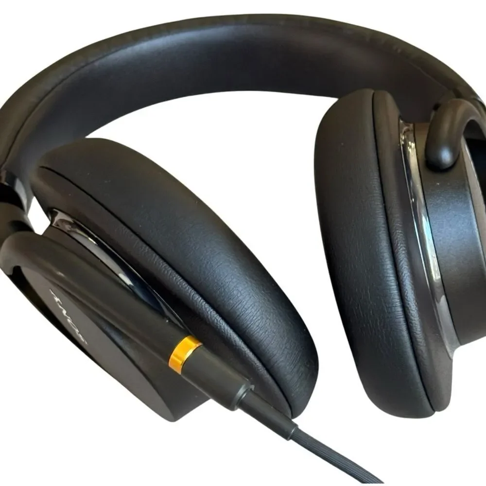 Sony MDR1AM2 Wired High Resolution Audio Black Overhead Over Ear Headphones.